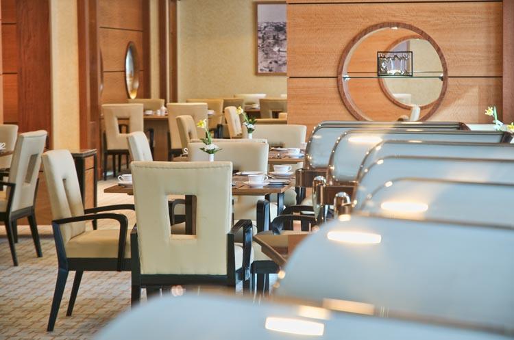 Wiseman Grand Hotel Doha Exterior foto The interior of the lounge