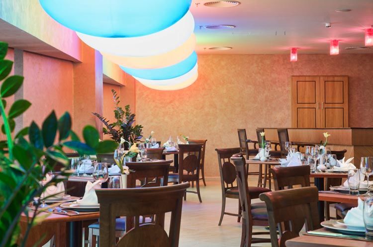 Wiseman Grand Hotel Doha Exterior foto The restaurant at the hotel