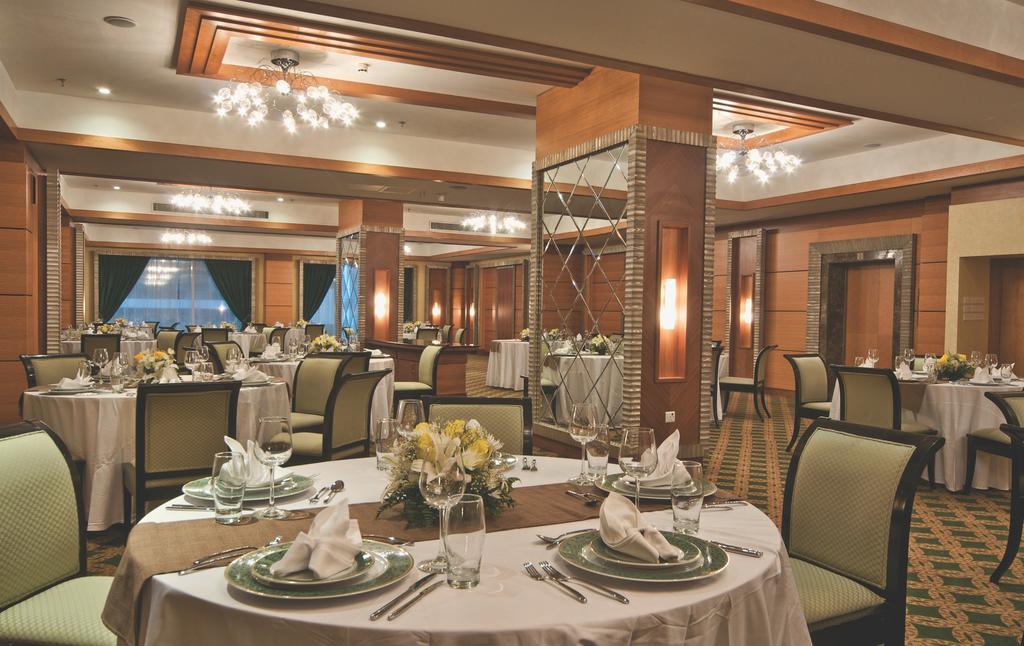 Wiseman Grand Hotel Doha Exterior foto The ballroom