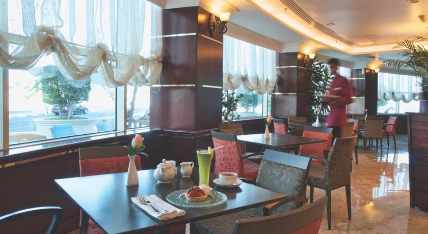 Wiseman Grand Hotel Doha Exterior foto The lobby lounge