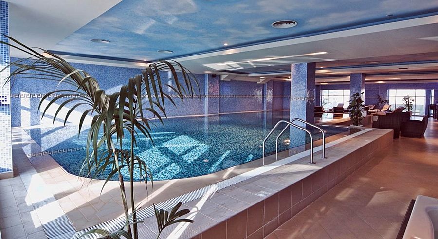 Wiseman Grand Hotel Doha Exterior foto The swimming pool at the hotel