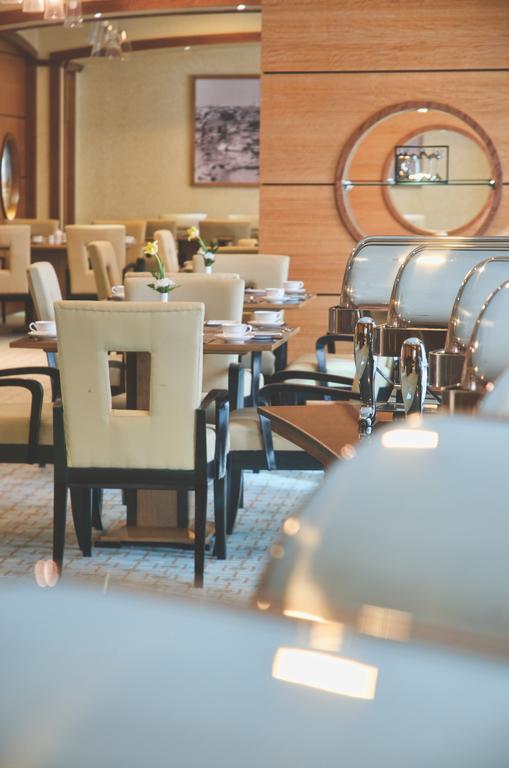 Wiseman Grand Hotel Doha Exterior foto The interior of the restaurant