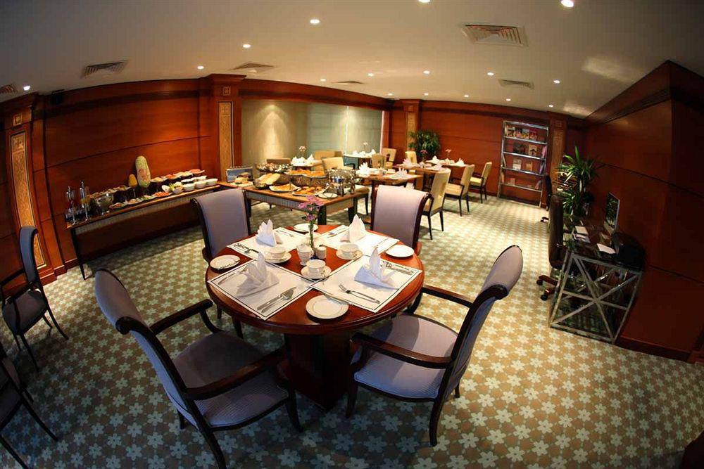 Wiseman Grand Hotel Doha Exterior foto The lounge at the airport